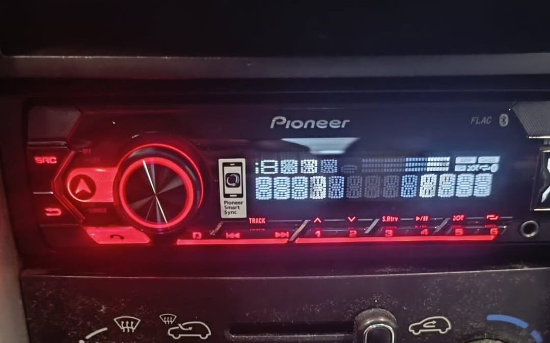 Instalación completa de Radio y Altavoz en Peugeot 208, Gran Canaria