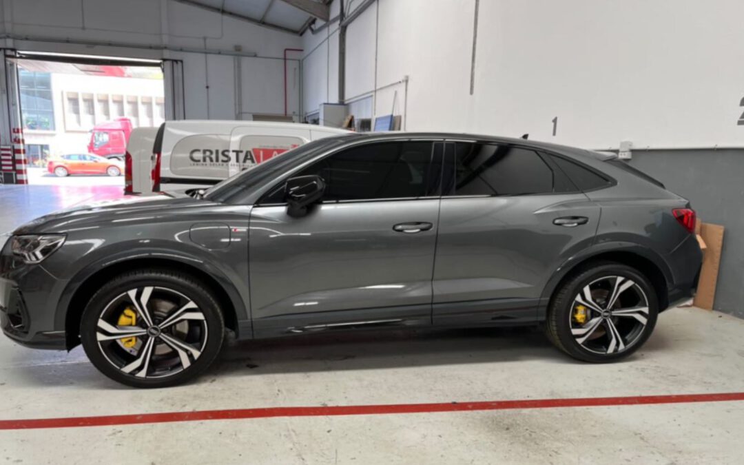 Pintado de pinzas de freno en amarillo con Full Dip para Audi Q4 e-tron