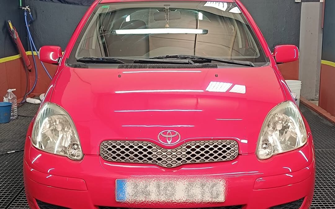 Limpieza exterior Toyota Yaris Las Palmas de Gran Canaria